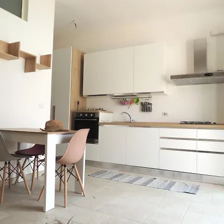 Apartment A Stone's Throw From The Sea *