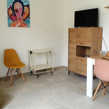 Apartment A Stone's Throw From The Sea